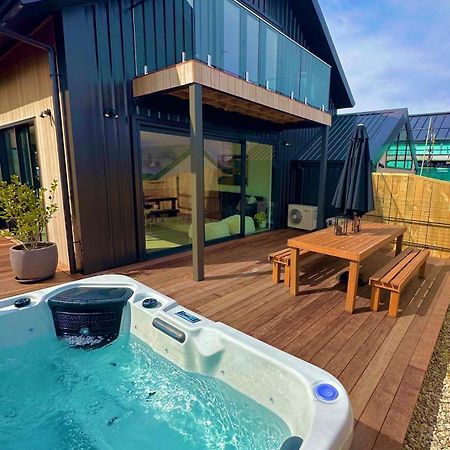 Remarkable View With Hot Tub Frankton Esterno foto